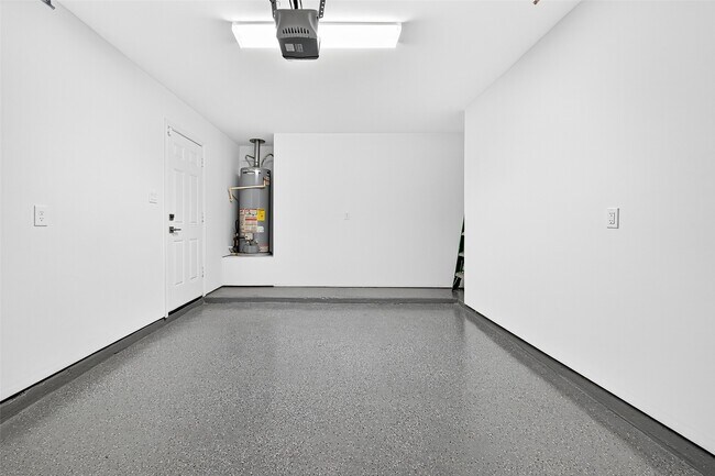 Building Photo - 1202 Fort St