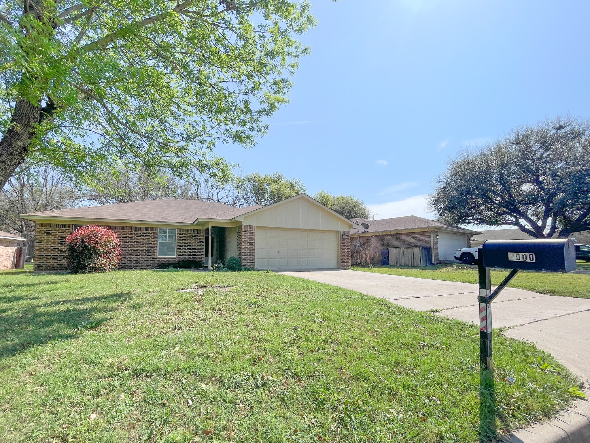 Building Photo - 2000 Ramada Dr