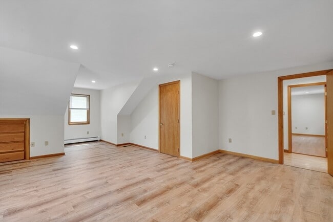 Building Photo - 115 Rowe St