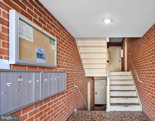 Building Photo - 125 Clubhouse Dr SW