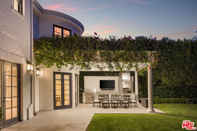 Building Photo - 9135 Hazen Dr