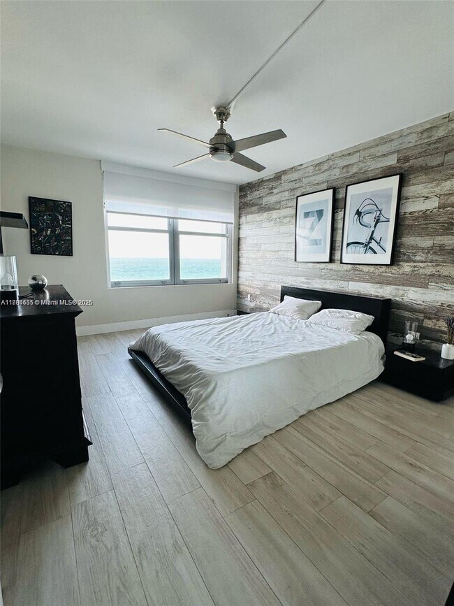Building Photo - 2899 Collins Ave