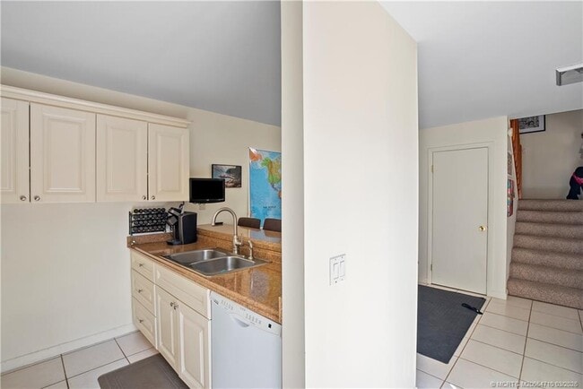 Building Photo - 2992 SW Sunset Trace Cir