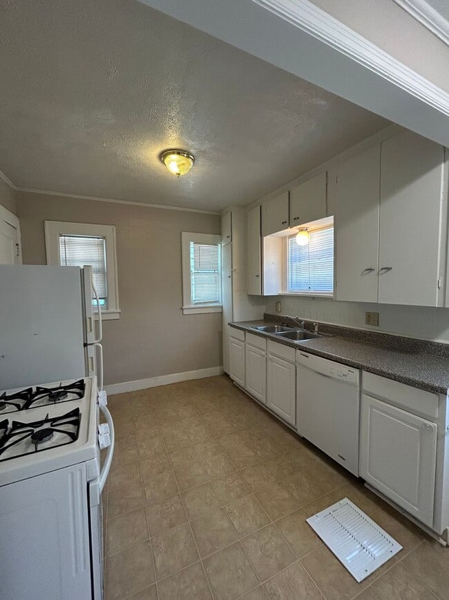 Building Photo - Charming 3-Bed Home with Porch & Hardwood ...