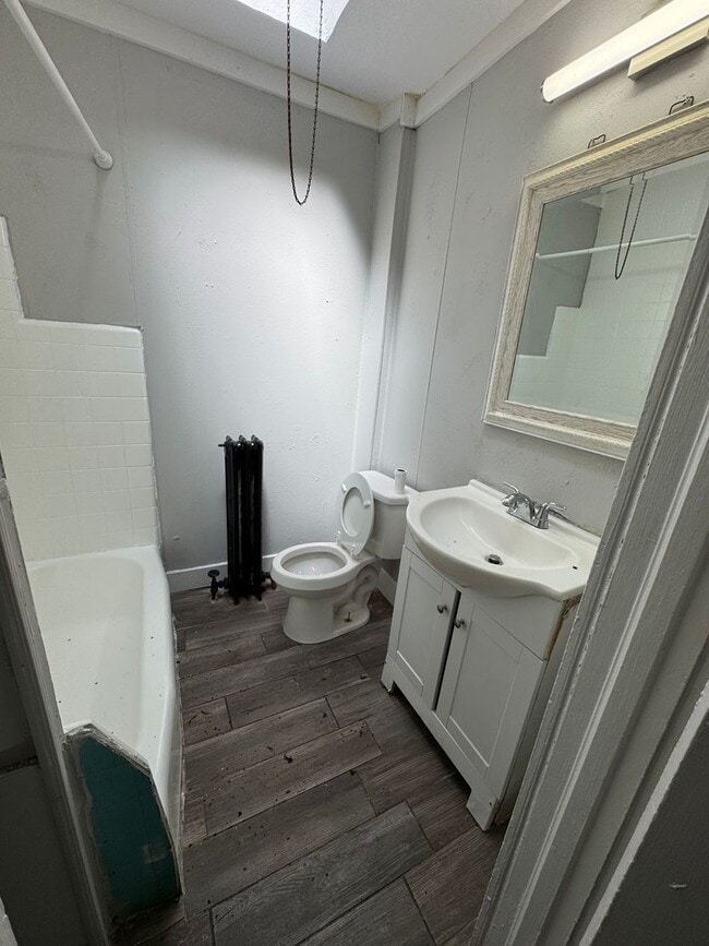 Building Photo - Charming 3BR Home with Private Fenced Yard  Cozy Comfort