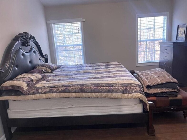 Building Photo - 3352 Chastain Gardens Dr NW