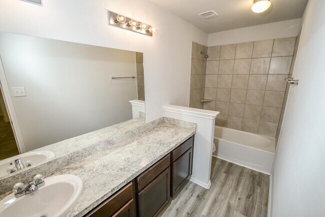 Building Photo - Imperial Heights - 21922 Grand Majestic Dr...