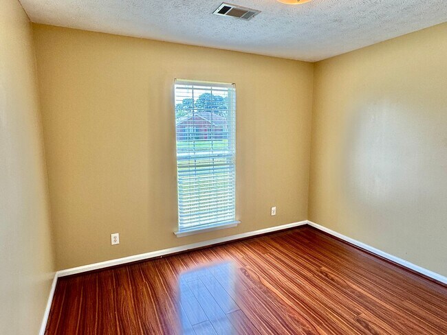 Building Photo - Modern 3-Bedroom Beauty in East Montgomery