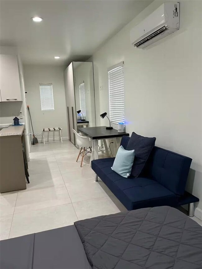 Building Photo - 245 NE 33rd St