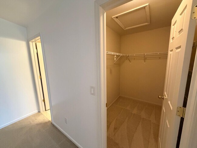 Building Photo - 26201 Chesapeake Cir