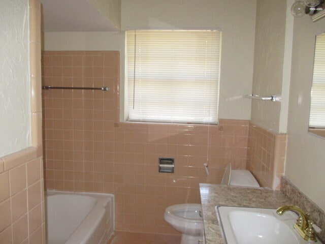 Building Photo - No App Fee. $500 Off 1st Months Rent with ...