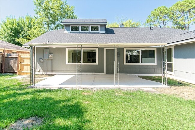 Building Photo - 15707 Amapola Dr