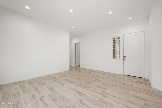 Building Photo - 7646 W Desert Spoon Dr
