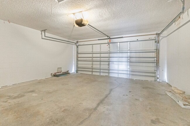 Building Photo - 7931 Oakstone Ct