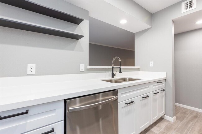 Building Photo - 14600 Fonmeadow Dr