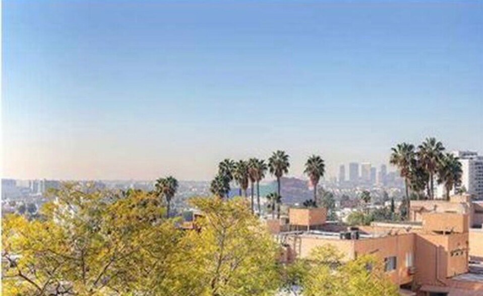 Building Photo - 8400 De Longpre Ave