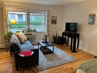 Building Photo - 48 Elm St