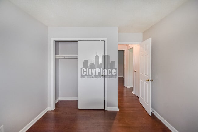 Building Photo - 2404 N Lesley Ave