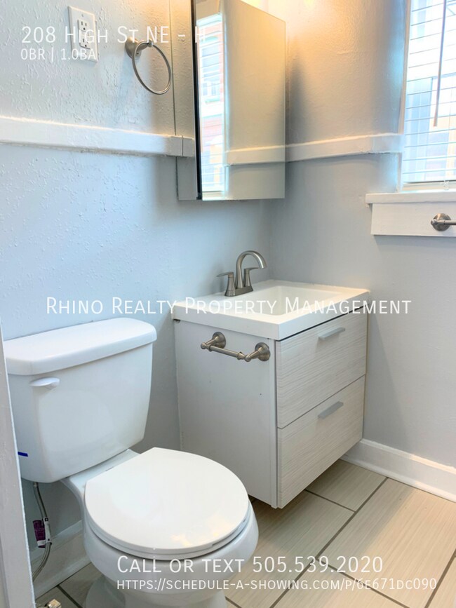 Building Photo - 208 High St NE