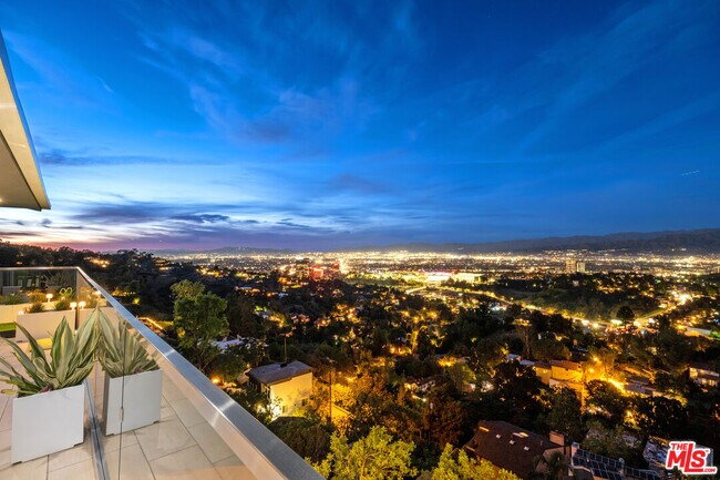 Building Photo - 7191 Pacific View Dr