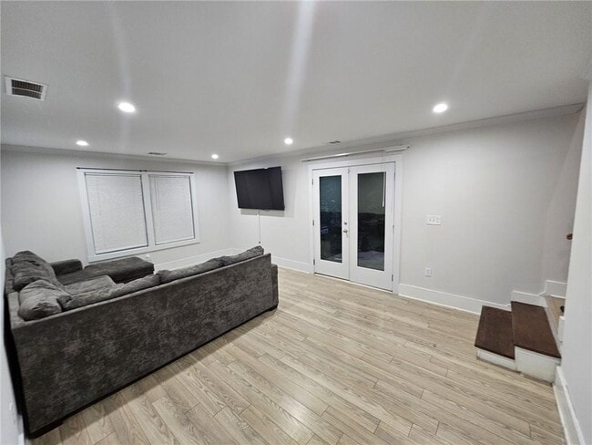 Building Photo - 1129 Graymont Dr SW