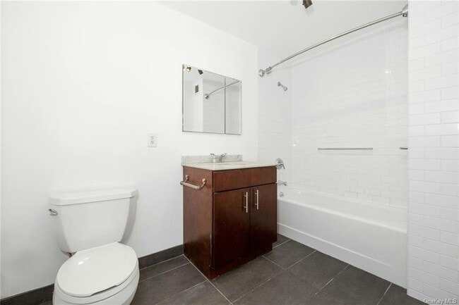 Building Photo - 52 Webster Ave