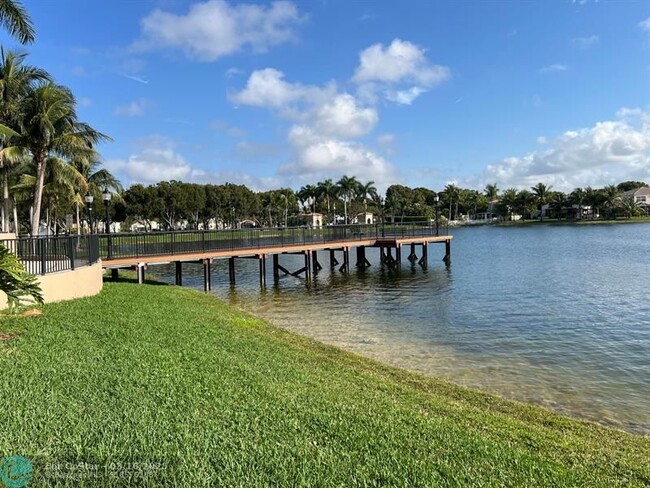 Building Photo - 15810 SW 48th Manor