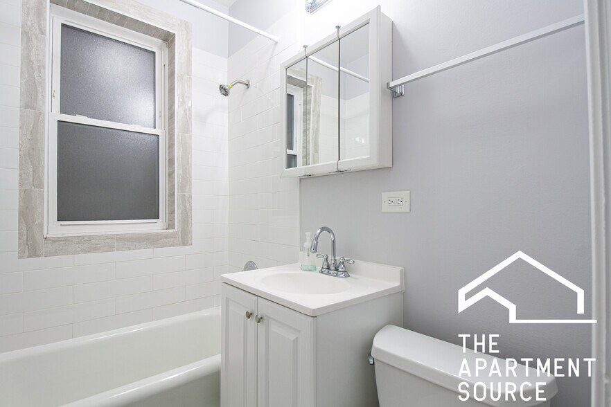 Building Photo - 3702 N Sheffield Ave