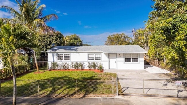 Building Photo - 1130 N 70th Ave