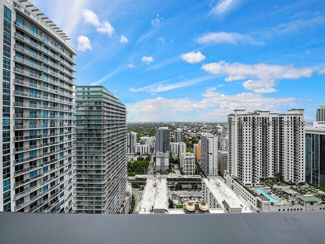 Building Photo - 1000 Brickell Plaza
