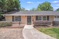 Building Photo - 2417 Laburnum Ave
