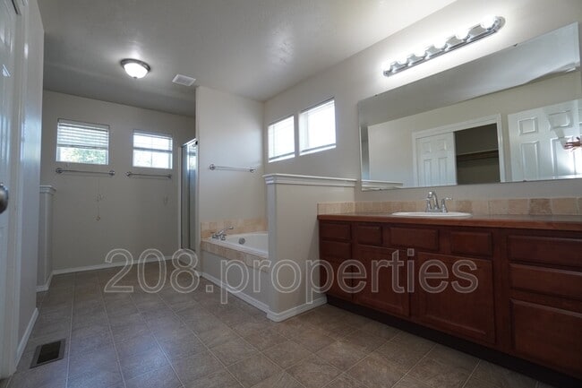Building Photo - 2934 NW 11th Ave