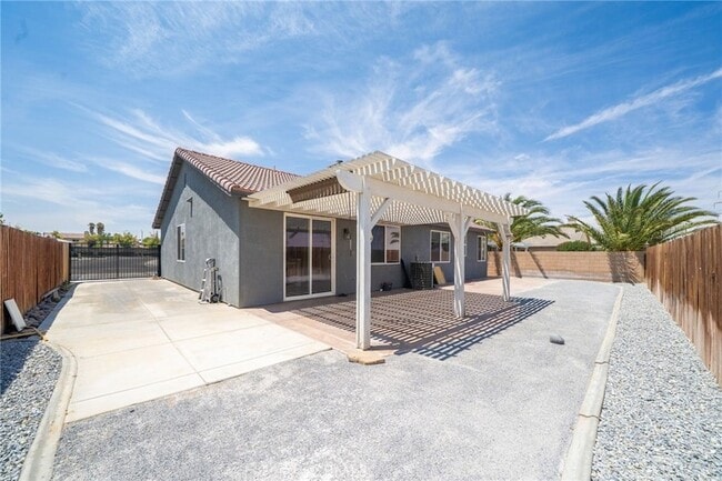 Building Photo - 12833 Biscayne Ave