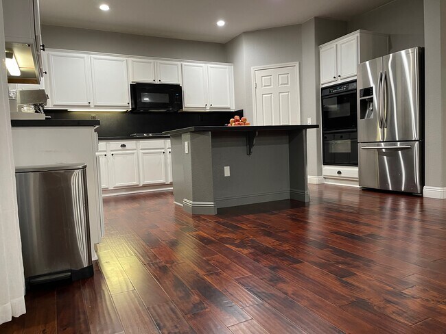 Building Photo - 7413 Tioga Ln