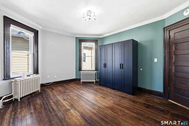 Building Photo - 198 Oxford St