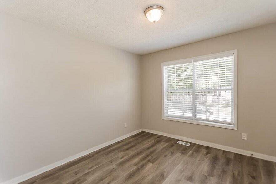 Building Photo - 2740 Owens Dr