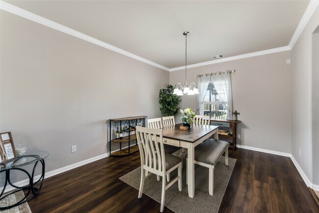 Building Photo - 512 Forest Village Cir