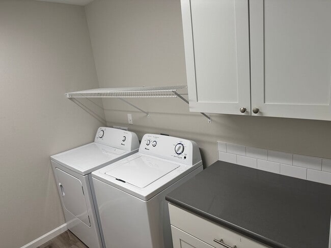 Building Photo - New 3 Bed / 2.5 Bath Duplex! $500 Amazon Gift Card! First 1.5 Month's Rent Is Free!