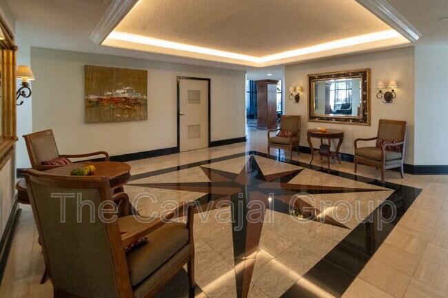 Building Photo - 400 E Colonial Dr