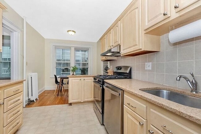 Building Photo - WOW!!! NO FEE AND VERY NICE 2 BED AVAILABLE 9/1