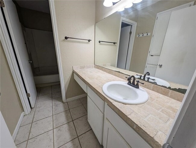 Building Photo - 6702 Everhart Rd