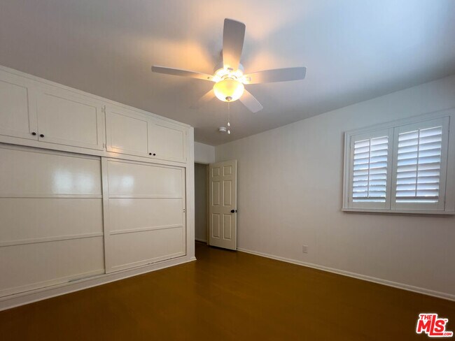 Building Photo - 626 Irving Dr