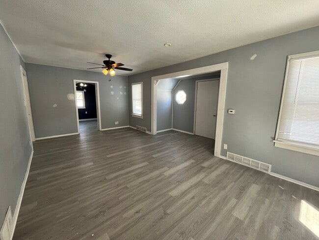 Building Photo - 818 9th Ave