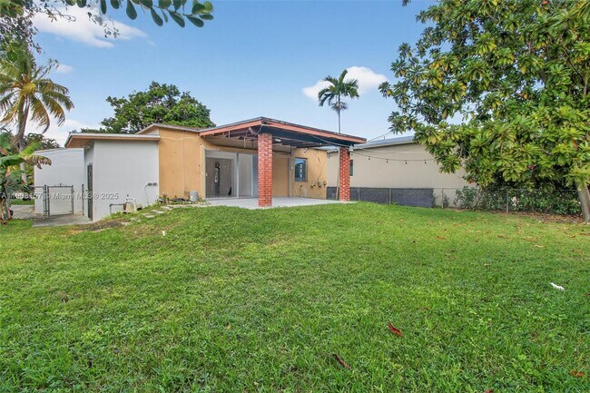 Building Photo - 2464 SW 19th St