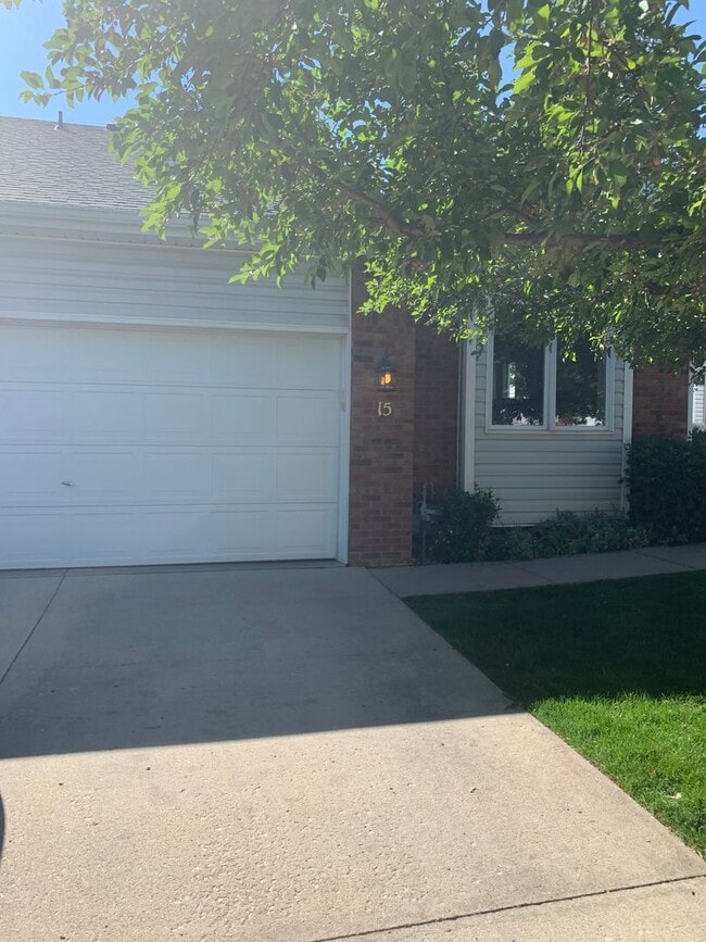 Building Photo - Gorgeous Townhome -Beautifully Remodeled!