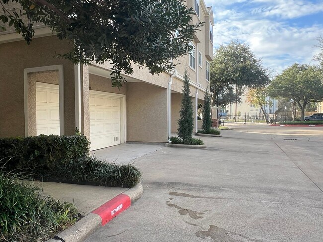 Building Photo - 12707 Boheme Dr