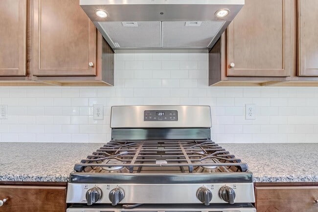 Building Photo - 5 Bedroom Home in Youngsville, right off o...
