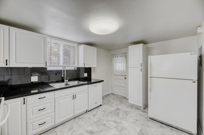 Building Photo - 1890 S Garfield St