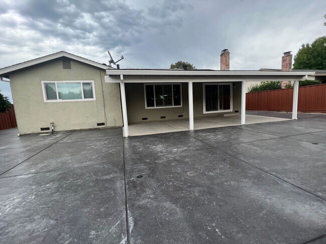 Building Photo - 3214 Harbour Dr