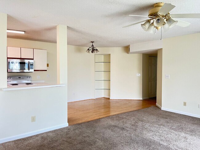 Building Photo - First Floor, Unfurnished, 3 Bedroom, 2 Bath Condo with Screened-in Back Patio!